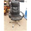 Image 2 : Executor Leather/Leather-Style Swivel Adjustable Office 