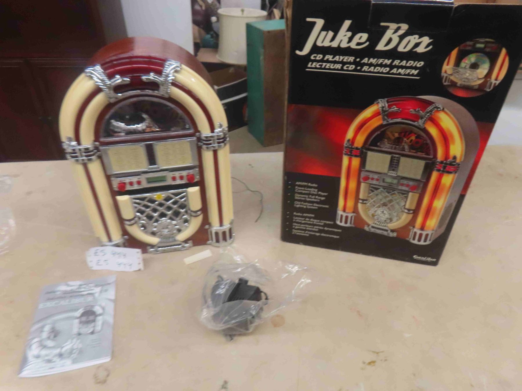 Juke Box Style CD Player AM/FM Radio