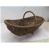 Image 7 : Antique First Nations Cree Handmade Willow Basket. Large