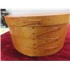 Image 4 : Vintage 10'' Wooden Shaker Box with Period Finger Construction 