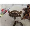 Image 8 : 19 Victor 1 1/2 Coil Spring Traps 