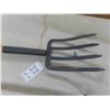 Image 2 : 2 New Hand Yard Tools : Spading Fork, Culivator