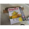 Image 2 : New Starfrit Electric Juicer, 2 Bumobum Essential Oil Blend 