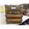 Image 4 : Vintage Trunk 28'' x 15'' x 18'' H 