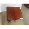 Image 3 : Duncan Phyfe Pedestal Drop Leaf Stand 26'' x 16'' x 17'' 