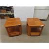 Image 1 : 2 Oak End Tables 19'' x 27'' x 21'' Each 