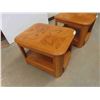 Image 5 : 2 Oak End Tables 19'' x 27'' x 21'' Each 