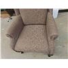 Image 4 : Wing Back Living Room Chair 