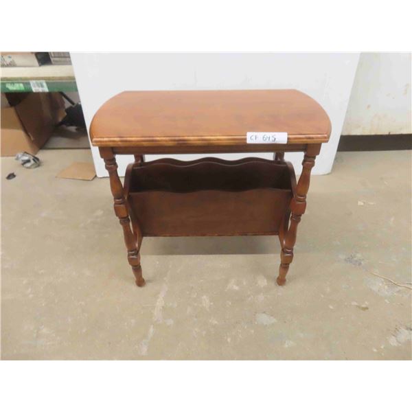 Magazine Stand 24'' x 22'' x 13''