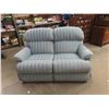 Image 1 : Lazyboy 62'' W Reclining Love Seat