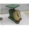 Image 12 : 2 Vintage Scales : Universal, Columbia Meat Grinder, 