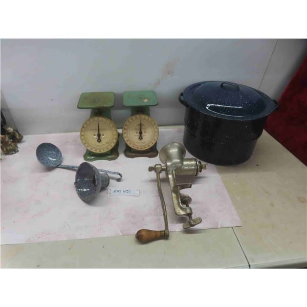 2 Vintage Scales : Universal, Columbia Meat Grinder, 