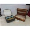 Image 1 : Manual Portable Typewriter , Renwick Briefcase 