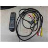 Image 5 : Samsung 32'' TV with Remote 