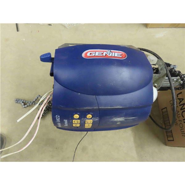 Genie Garage Door Opener Model 1022 - Works but Needs End Piece, 