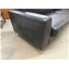 Image 4 : 2 Leather/Leather Style Couch 81'' Wide , Love Seat