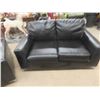 Image 7 : 2 Leather/Leather Style Couch 81'' Wide , Love Seat