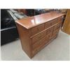 Image 2 : Maple Dresser 37'' x 56'' x 18'' 