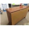 Image 6 : Maple Dresser 37'' x 56'' x 18'' 