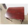 Image 3 : Mahogany Vanity/Desk 29'' x 24'' x 18'' 