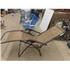 Image 2 : 3 Folding Lawn Chairs (1) Zero Gravity