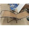 Image 3 : 3 Folding Lawn Chairs (1) Zero Gravity