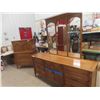 Image 1 : 2 Dressers 54'' x 39'' x 19'' & 32'' x 78'' x 19'' Plus Mirror 46'' x 45''