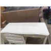 Image 7 : 3pce Bedroom Set: Dresser with hutch 77'' x 32'' x 19'',