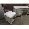 Image 9 : 3pce Bedroom Set: Dresser with hutch 77'' x 32'' x 19'',