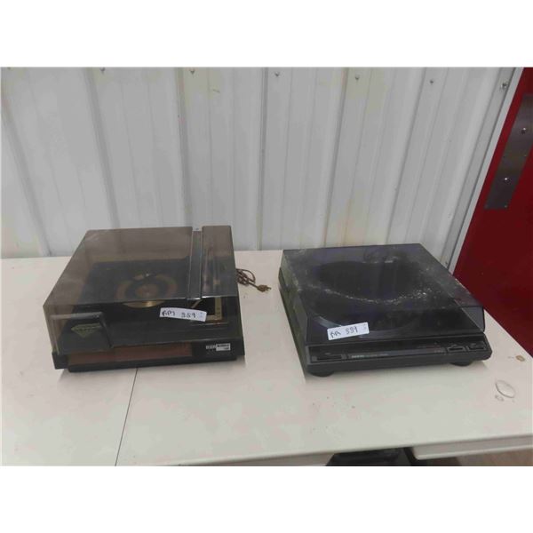 2 Record Players : BSA McDonald 5500, Onkyo CP-