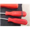 Image 2 : 11 Screwdrivers (9) Snap on (2) Mac 