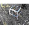 Image 1 : Steel stand.