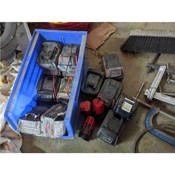 Lot of 12v and 18v batteries, for parts or repair.