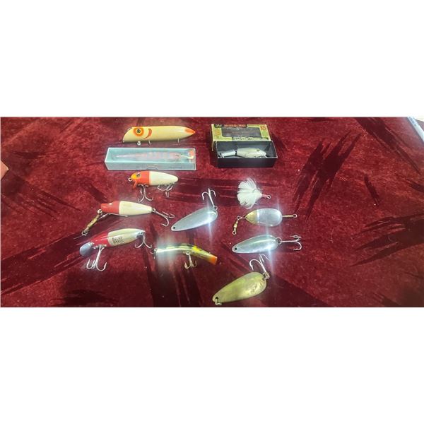 11 ASSORTED VINTAGE LURES