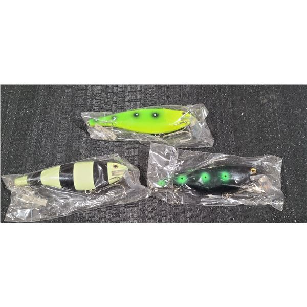 THREE 6" DOUBLE TREBLE HOOK DIVING LURES - WEIGHTED TO HELP MIMIC SWIM PATTERNS OF PREY - PLEASE SEE