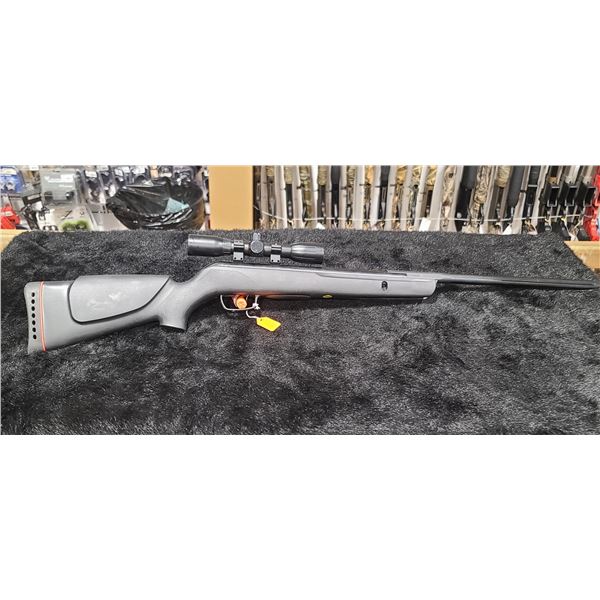 GAMMO.177CAL  AIR RIFLE C/W SCOPE VARMIT VELOCITY 495 FPS SN 04-1C-107785-19