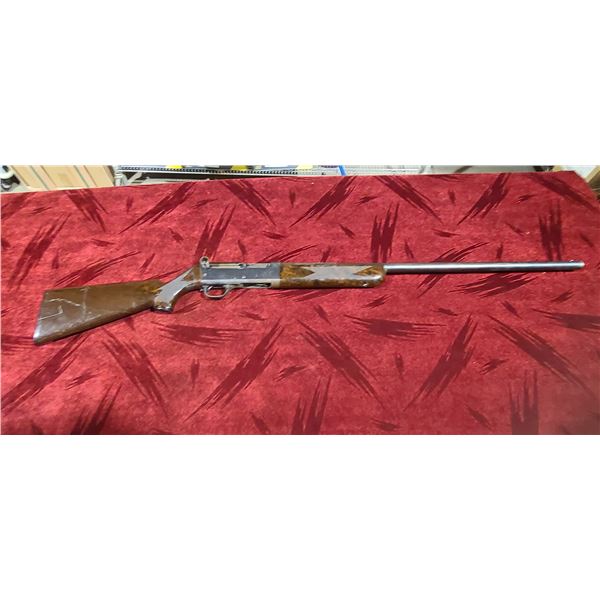 STEVENS MODEL 124C 12GA 2 3/4" BOLT ACTION SHOTGUN - STOCK IS CRACKED AND LOSE - ACTION WORKS YET IS