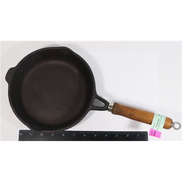 NICE WOOD HANDLED CAST IRON PAN