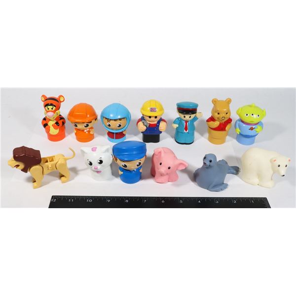 GROUPING OF MEGA BLOCKS FIGURINES AND LITTLE