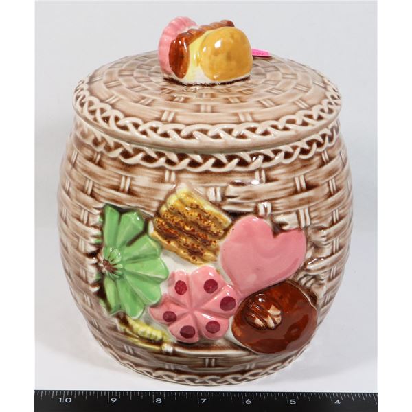 VINTAGE  BASKET COOKIE JAR NO DAMAGE