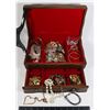 Image 1 : VINTAGE WOOD JEWELRY BOX FULL OF VINTAGE