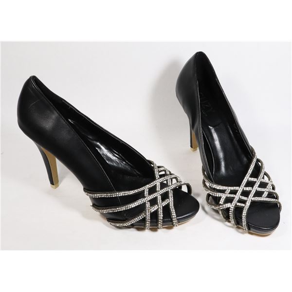 1 PAIR OF BLACK & SILVER SUZY SHIER WOMEN'S HIGH