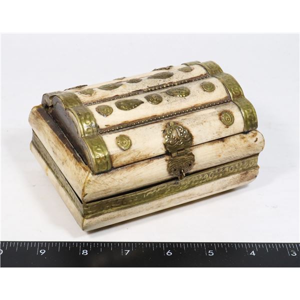 SMALL JEWELRY HOLDER