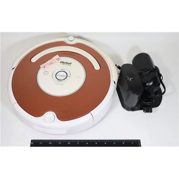 IROBOT ROBOT VACUUM, BATTERY HOLDS CHARGE