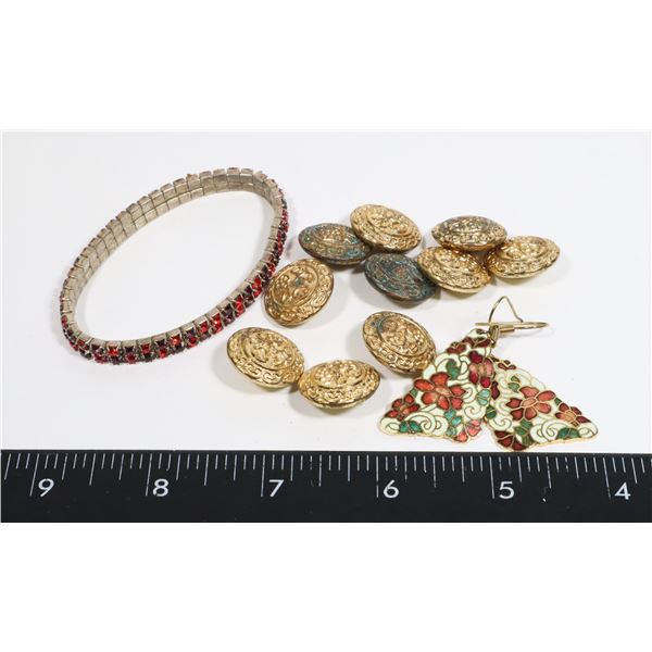 ESTATE BAG OF JEWELRY PIECES, LOOK TO BE FASHION,