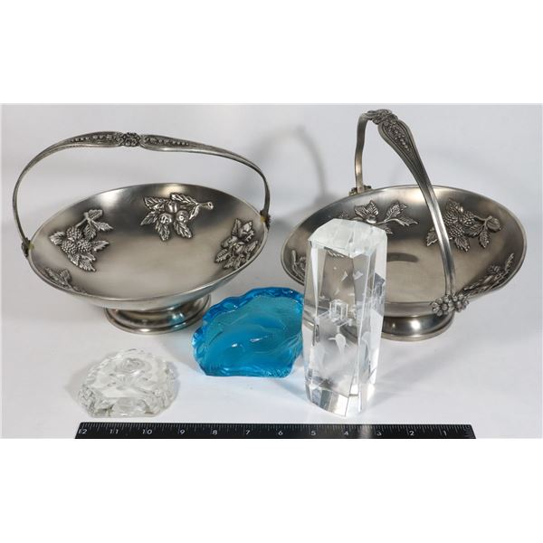 LOT OF DECORATIVE ITEMS