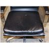 Image 2 : FAUX LEATHER AND CHROME OFFICE CHAIR