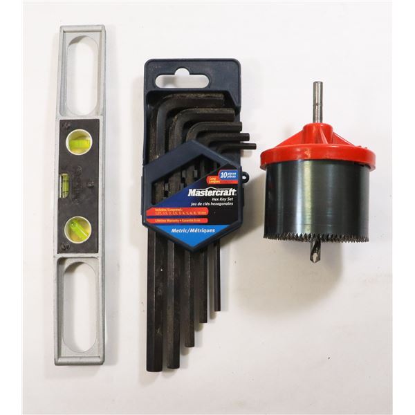 BUNDLE OF TOOLS INCLUDING HOLE SAW,