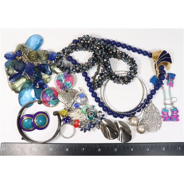 CHICO'S BLUE BEAD NECKLACE WITH OTHER FASHION