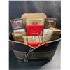 Image 1 : 1 Lindt Lindor Chocolate Gift Basket Set